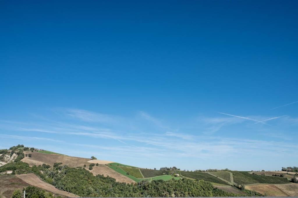 La Casa Vacanza Con Vista Panoramica Sui Vigneti Rotella Luaran gambar