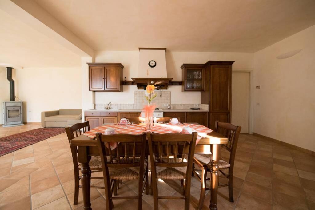 La Casa Vacanza Con Vista Panoramica Sui Vigneti Rotella Luaran gambar